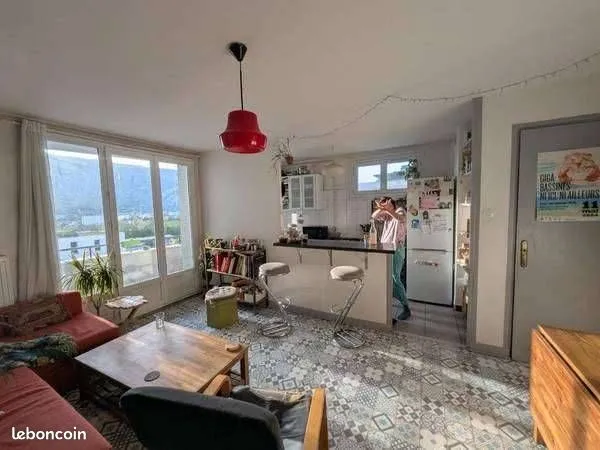 Chambre dans colocation joyeuse en non mixité