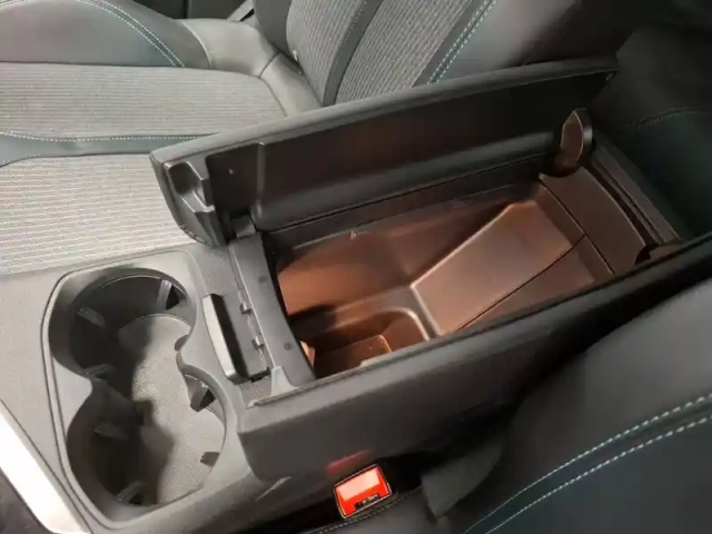 Peugeot 3008 hybrid 225 e-eat8 — photo 24