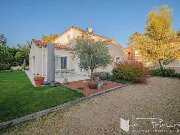 Maison contemporaine lumineuse au calme avec jardin paysager dans un secteur recherché d'Albi