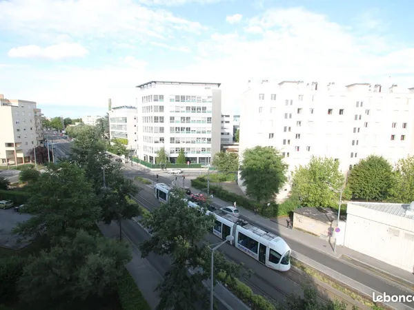 F3 LYON 8 avec parking balcon
