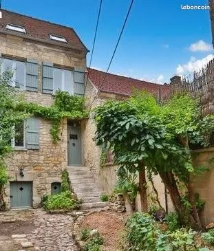 Maison avec jardin, garage et grande dépendance centre de Magny en Vexin