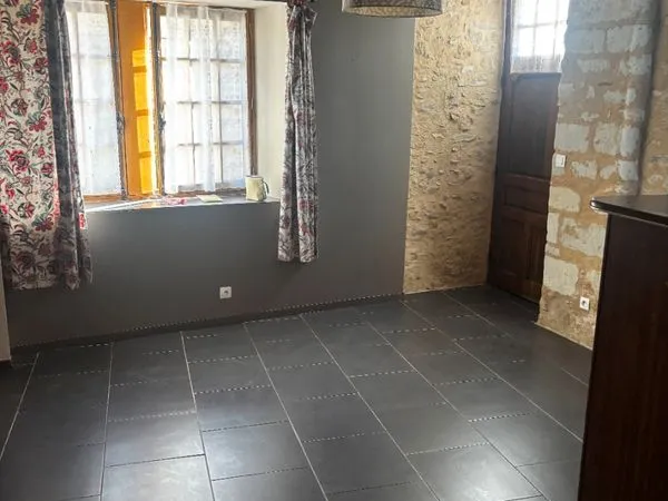 Charmant 2-3 pièces meublé de 55 m² avec cour/terrasse privée & cachet de l'ancien