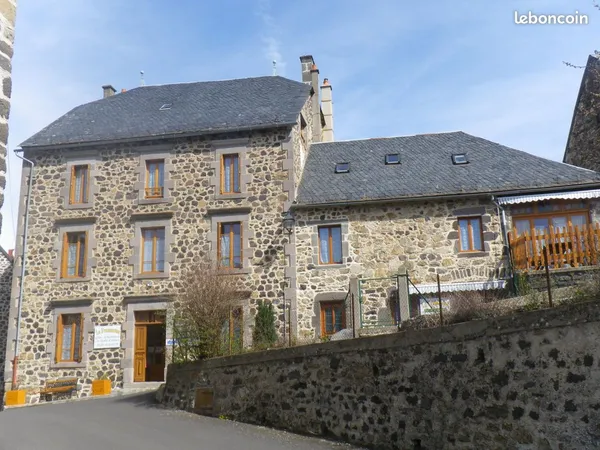 Maison d'hôtes et un gîte 12 personnes, Activité clé en main, dans le Cantal (15) en Auvergne
