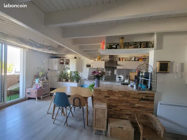 Bordeaux Ornano - Duplex T3 lumineux au dernier étage, rénové par architecte, avec parking
