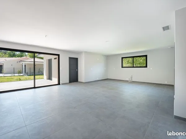 Villa neuve de 123.81 m² de 2025