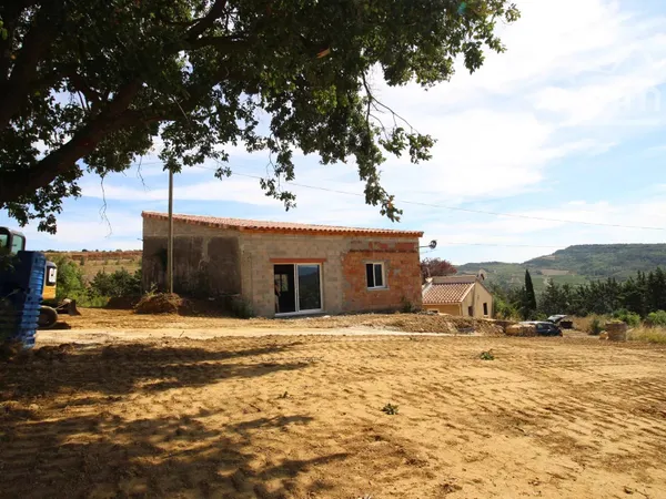 A vendre maison hors d'eau hors d'air au milieu de la nature avec un hangar