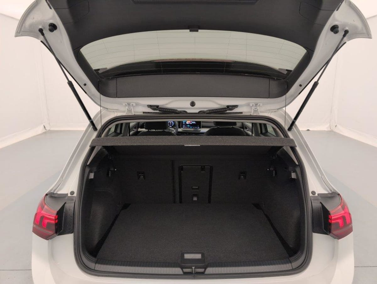 Volkswagen Golf 8 — photo 11
