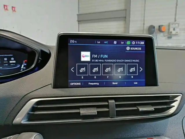 Peugeot 3008 1.2 puretech 130ch s&amp;s eat6 — photo 7