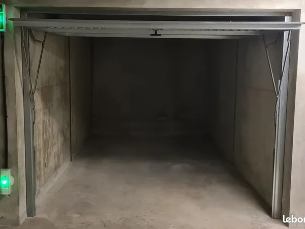 Garage Box Parking Biarritz
