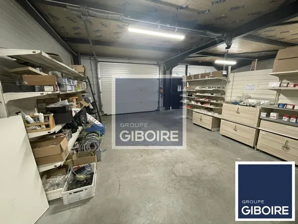 Local industriel 164 m²