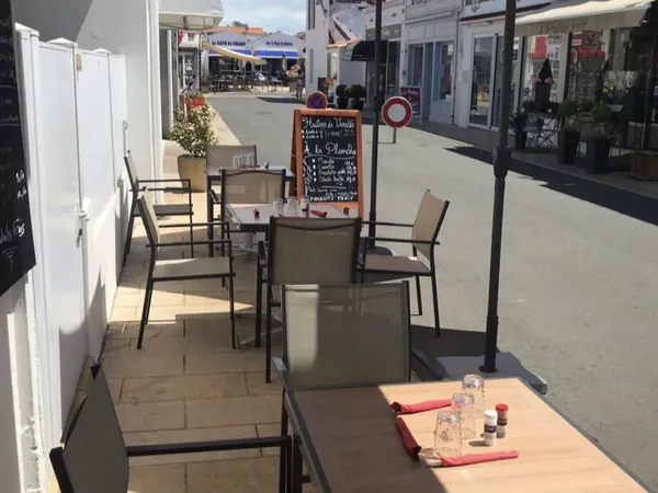 LA TRANCHE-SUR-MER EMPLACEMENT No1 AU COEUR DU CENTRE-VILLE !