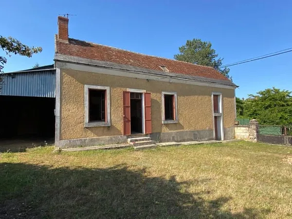 Maison ancienne à rénover avec terrain en zone naturelle