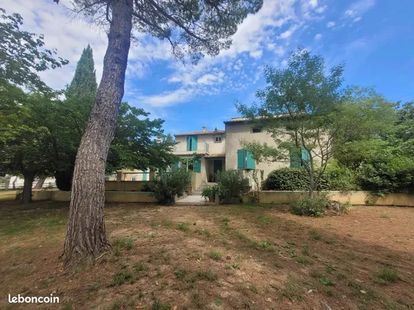 Villa 11 pièces 243 m²