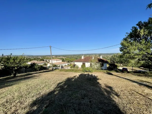 Terrain 897 m²