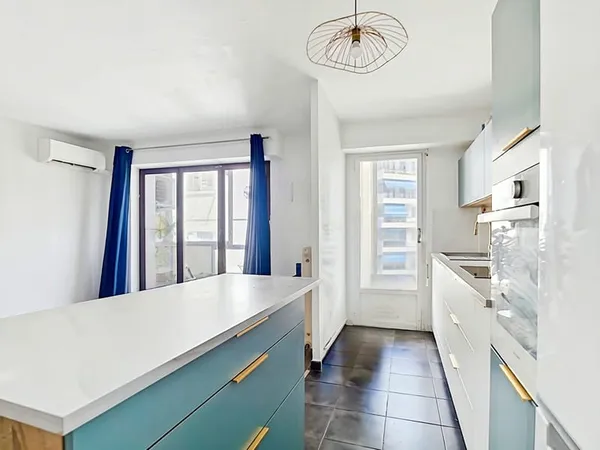 À vendre Secteur Cinq Avenues Appartement T3 + Place de parking 13004 Marseille