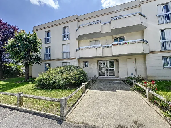 Appartement proche gare de Chantilly , 3 pièce(s), 74m² habitables, balcons