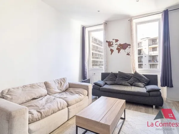 Castellane/ milieu Bd baille: T2 46 m2 hab Lc avec grande ca