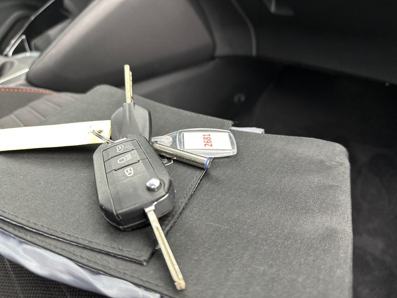 Peugeot 2008 puretech 100 s&s bvm6 active — photo 31