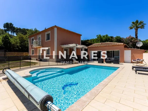 LA VILLA DE L'ÉTANG - Villa T5 de 170m2 - Jardin de 1760m2 - Dépendance - 13800 ISTRES