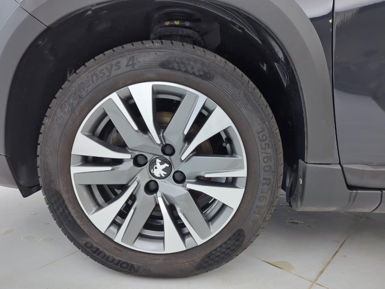 Peugeot 2008 bluehdi 100ch bvm6 allure — photo 29