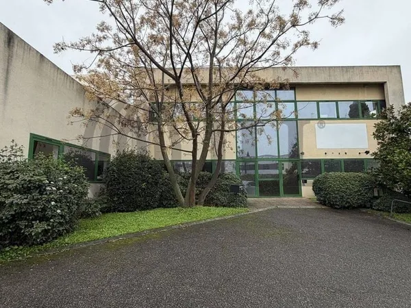 Local d'activité 600 m²