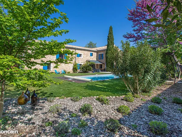 Mas 8 pièces 400 m²
