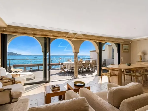 Villa pieds dans l'eau à Sainte-Maxime