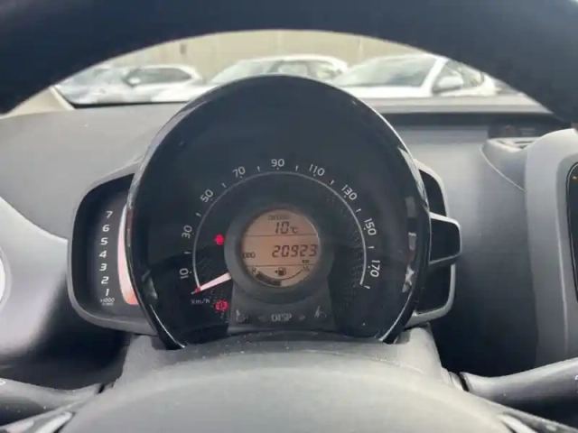 Toyota Aygo 1.0 vvt-i x-play — photo 13