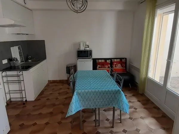 Loue T 1 Bis meublé à etudiant(e). Rare à voir