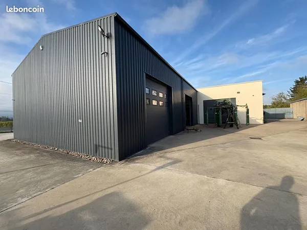 Local industriel 782 m²