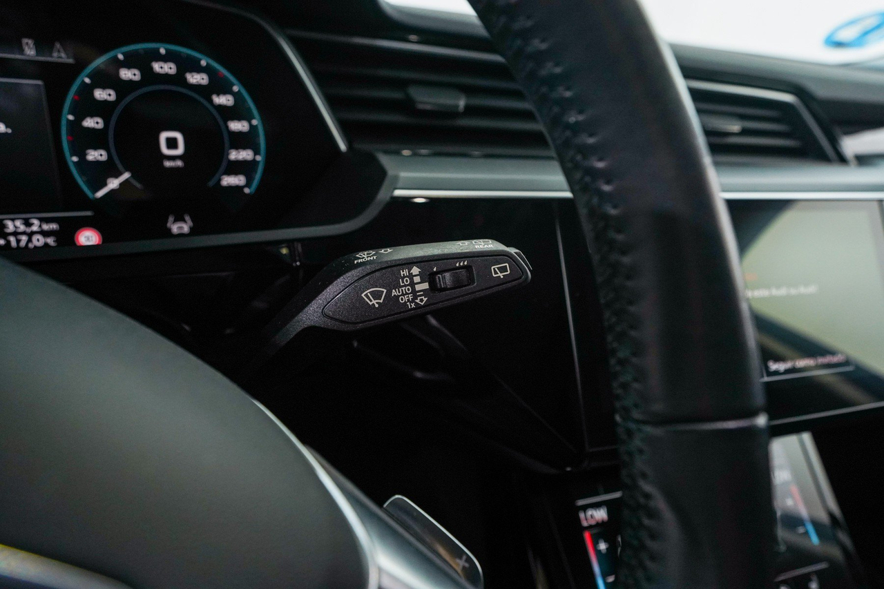 Audi e-tron — photo 20