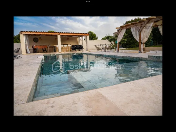 Maison 8 pièces 219 m²