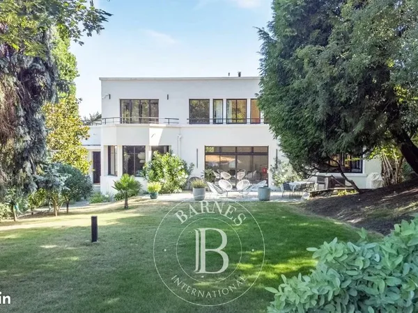 Villa 12 pièces 339 m²