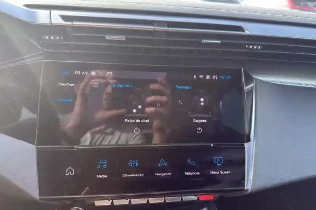 Peugeot 308 phev 225 e-eat8 — photo 22