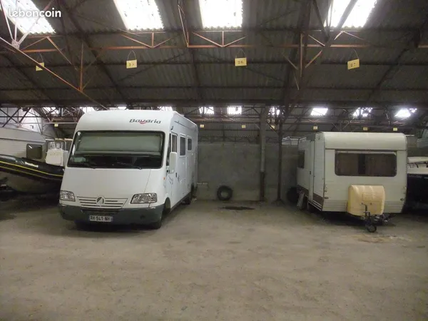 BOX 6MX3M À SUCE/ERDRE pour BATEAU ou CAMPING CAR