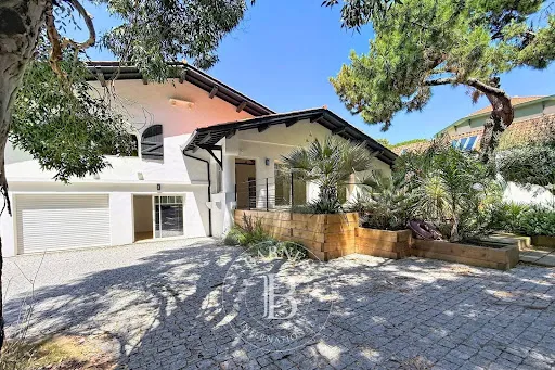 Villa 6 pièces 180 m²