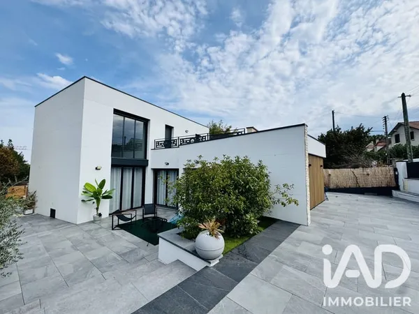 Maison 6 pièces 182 m²