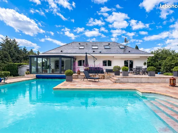 Villa 10 pièces 250 m²