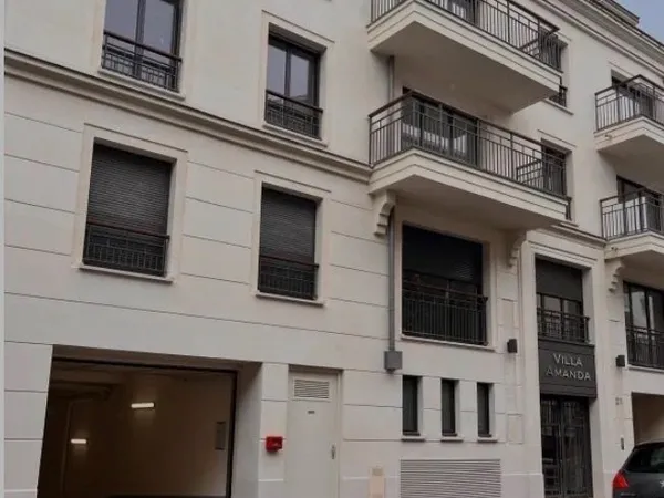 Parking à louer 115 cc
