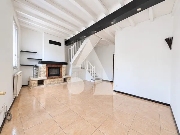 APPARTEMENT TYPE MAISON DE VILLE - 5 MIN GARE