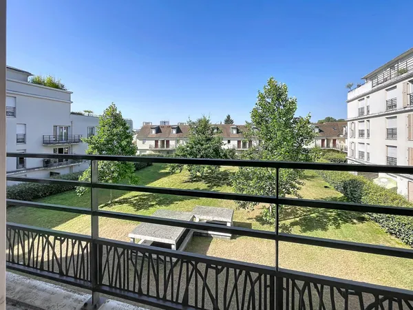 Superbe F4 lumineux avec balcon et 2 parkings - Résidence sécurisée