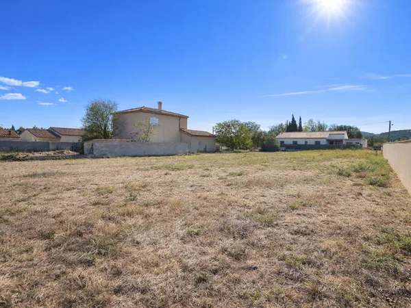 Terrain constructible hors lotissement 785 m²