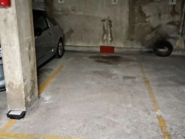 Parking proche Bérault 2 mois