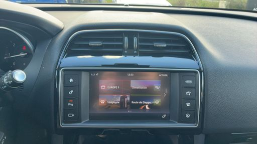 Jaguar F-Pace 2.0 D 163 2WD - Prestige – 2018 – 120482 km – Diesel – Boîte Manuelle — photo 55