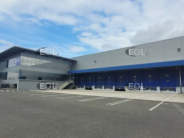 Entrepôt 8882 m²