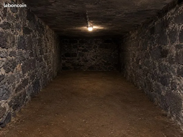 Cave 30 m² saine et lumineuse, Beaumont centre