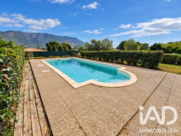 Maison 9 pièces 300 m²