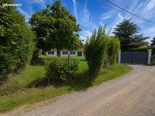 GUICHAINVILLE - Secteur Bérou Pavillon F4 de 82 m² habitables sur 1 150 m² de terrain - DPE C Dans u