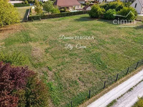 Montignac-Lascaux – Terrain de 1 312 m² à proximité immédiate des commodités