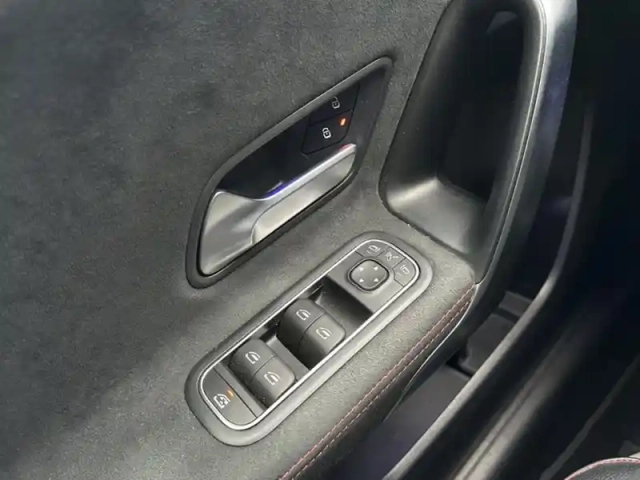 Mercedes Classe A 200 amg line — photo 33